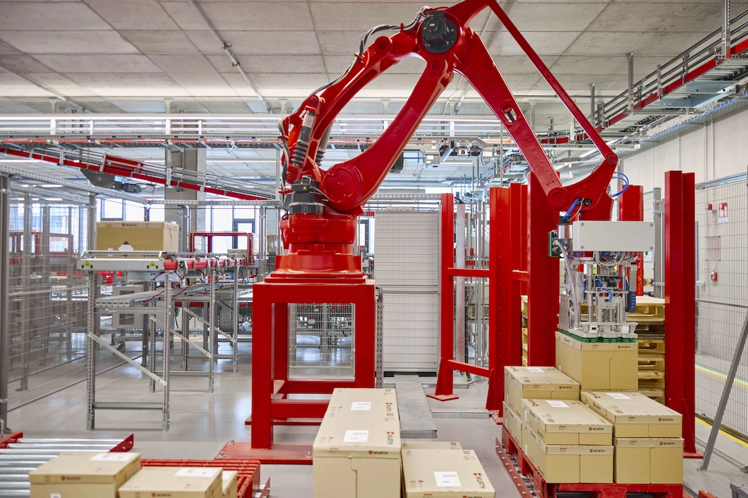 Robot di pallettizzazione nel magazzino automatizzato Würth a Egna