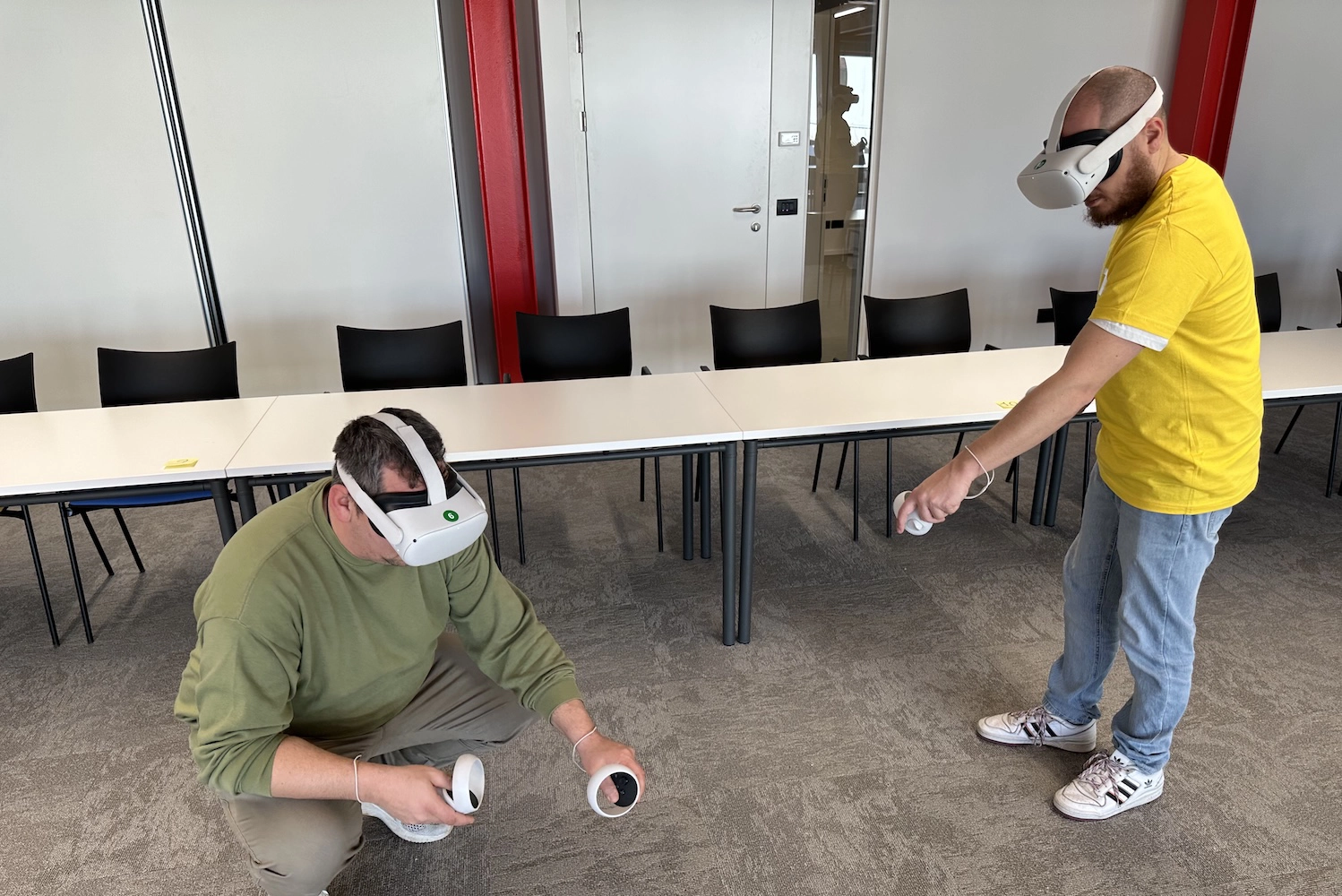 Collaboratori Würth in attività di formazione alla sicurezza con visori di realtà virtuale
